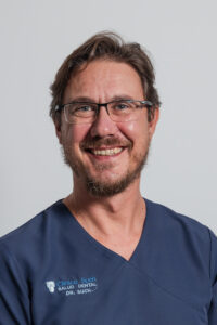Implantes dentales para volver a masticar: el caso de Ángeles Beleña 10 Dr. Joan Such Mújica
